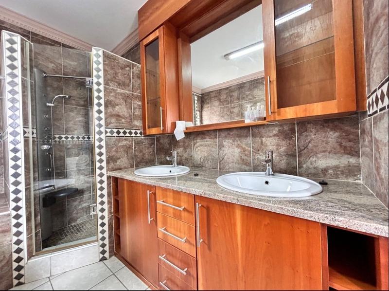 6 Bedroom Property for Sale in Birdwood Estate North West